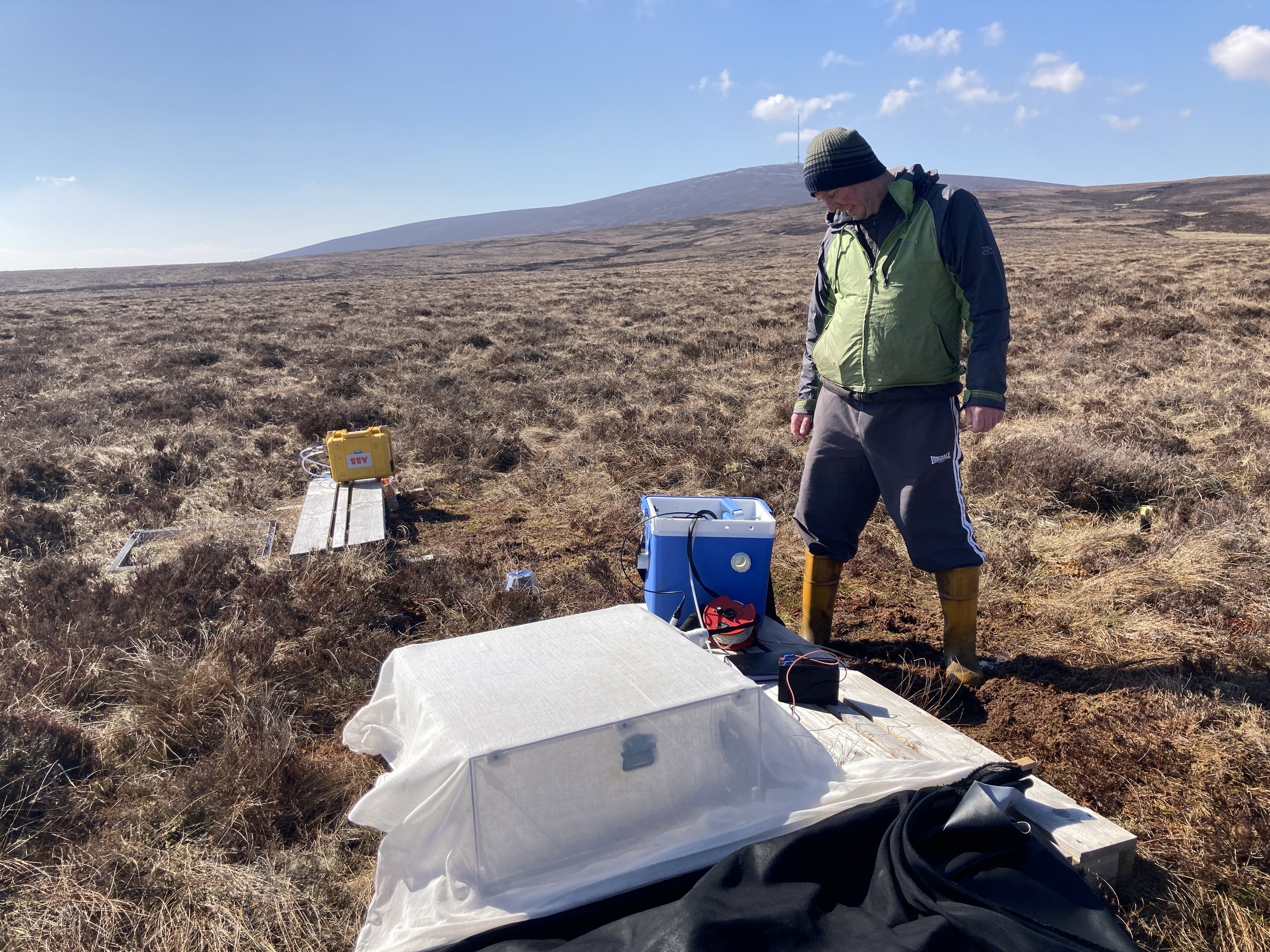  Research site visits with Mark O Connor , closed chamber technique simulatinf cloud cover. photo by Fiona Mc Donald 2023 