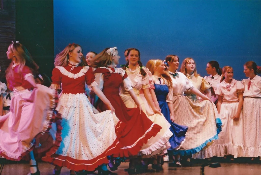 phoenix-youth-theatre-2003-oklahoma-skirting-dance-line.jpg