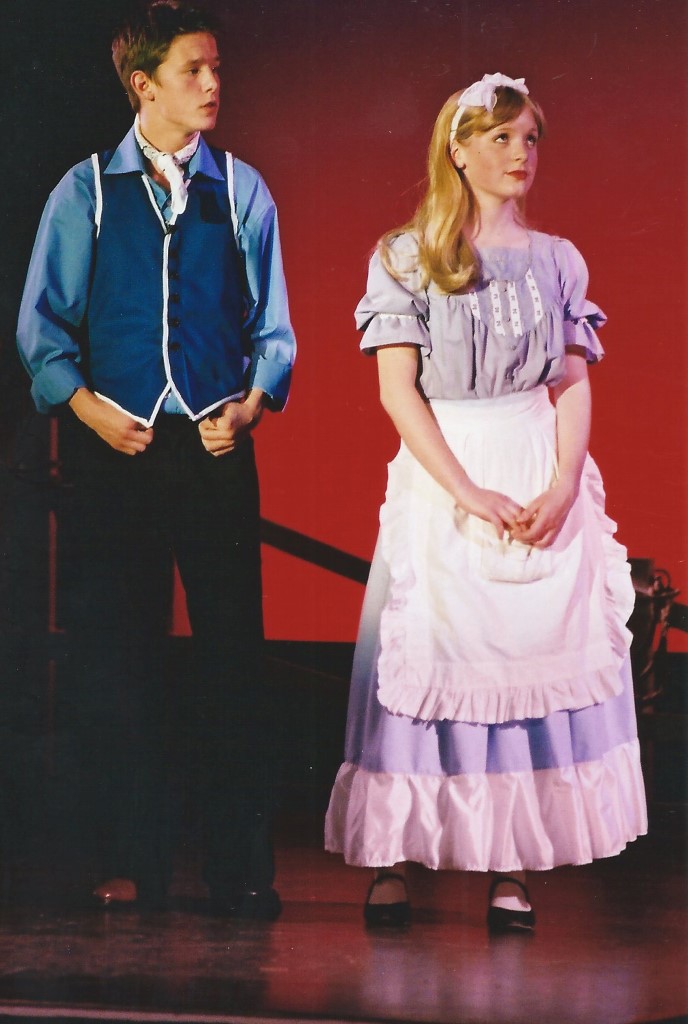 phoenix-youth-theatre-2003-oklahoma-lead-couple-onstage.jpg
