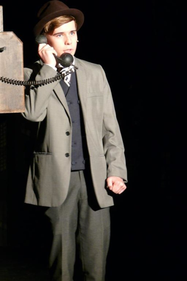 phoenix-youth-theatre-guys-and-dolls-2012-payphone-call.jpg