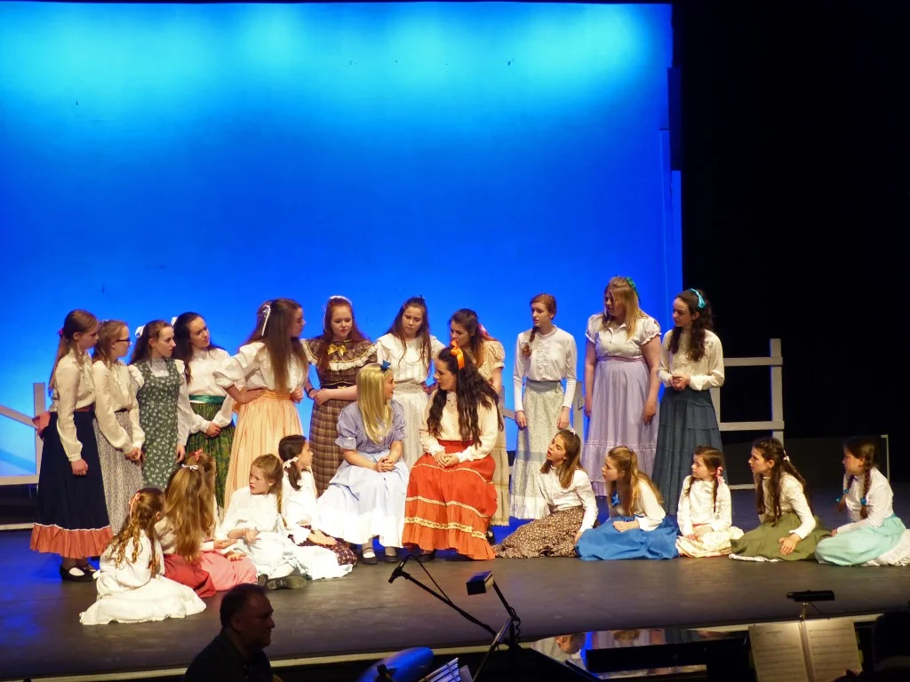 phoenix-youth-theatre-oklahoma-2016-womens-ensemble-around-laurey.jpg