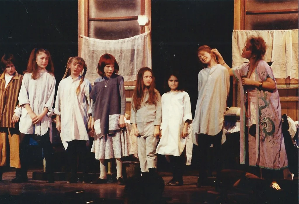phoenix-theatre-annie-1991-miss-hannigan-scolds-orphans-dormitory.jpg