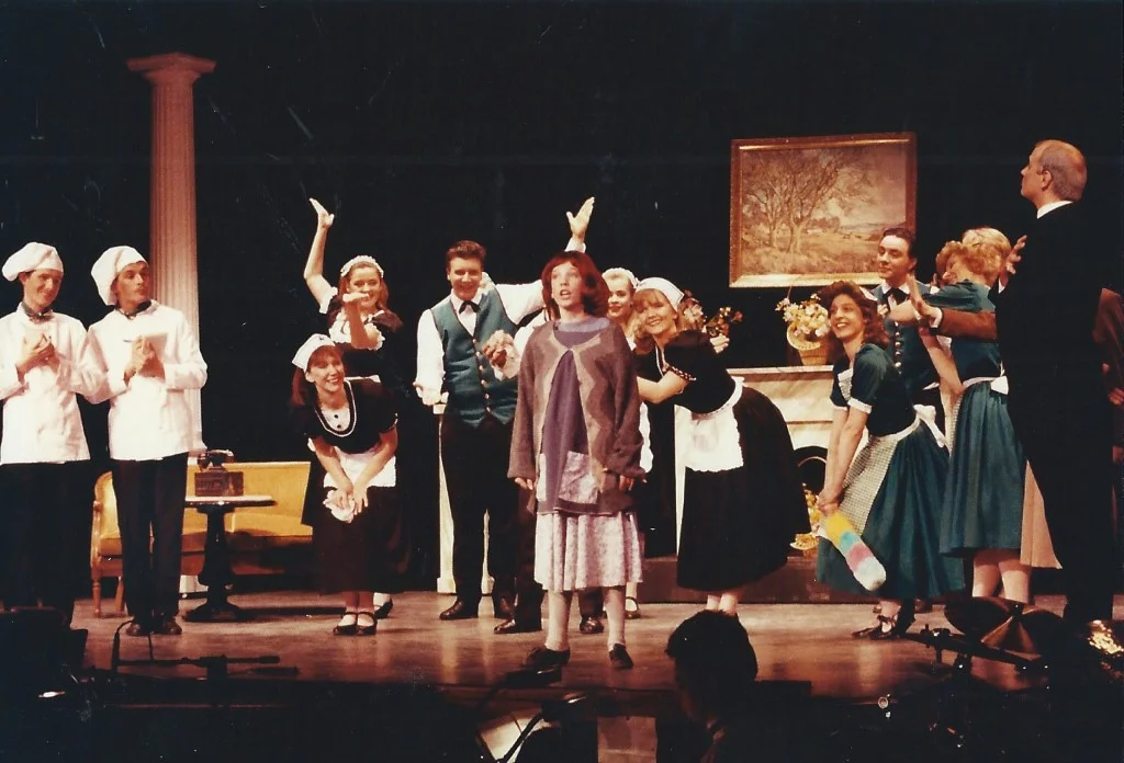 phoenix-theatre-annie-1991-i-think-im-gonna-like-it-here-ensemble.jpg