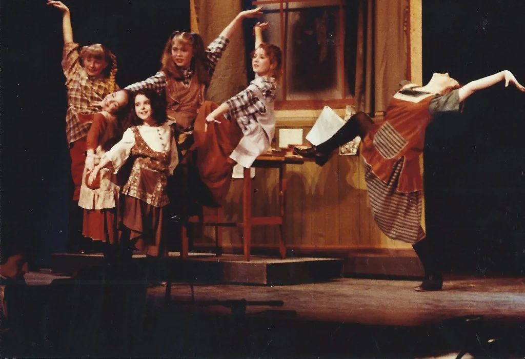 phoenix-theatre-annie-1991-orphans-dance-orphanage.jpg