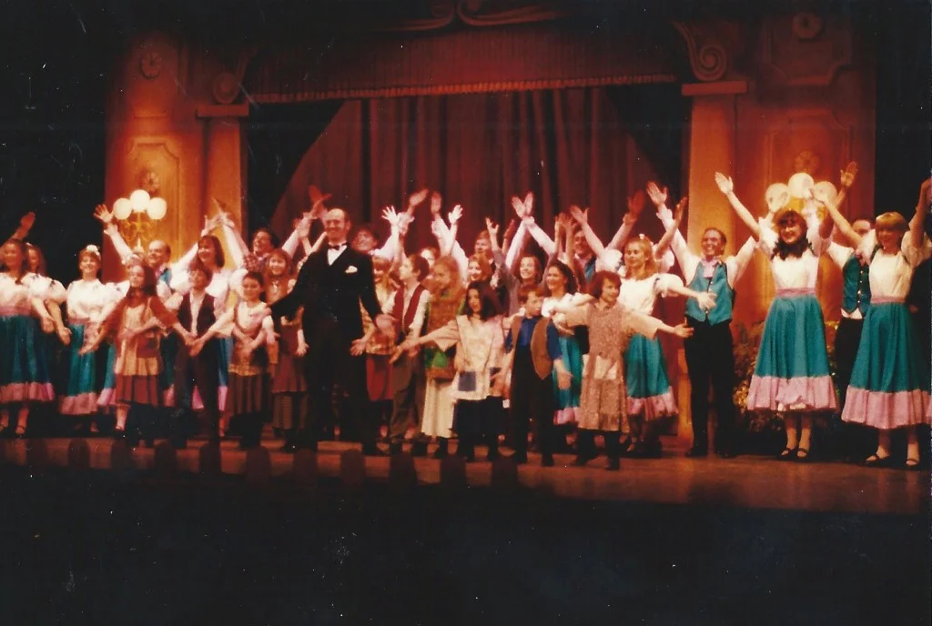 phoenix-theatre-1992-old-time-music-hall-finale-full-cast.jpg