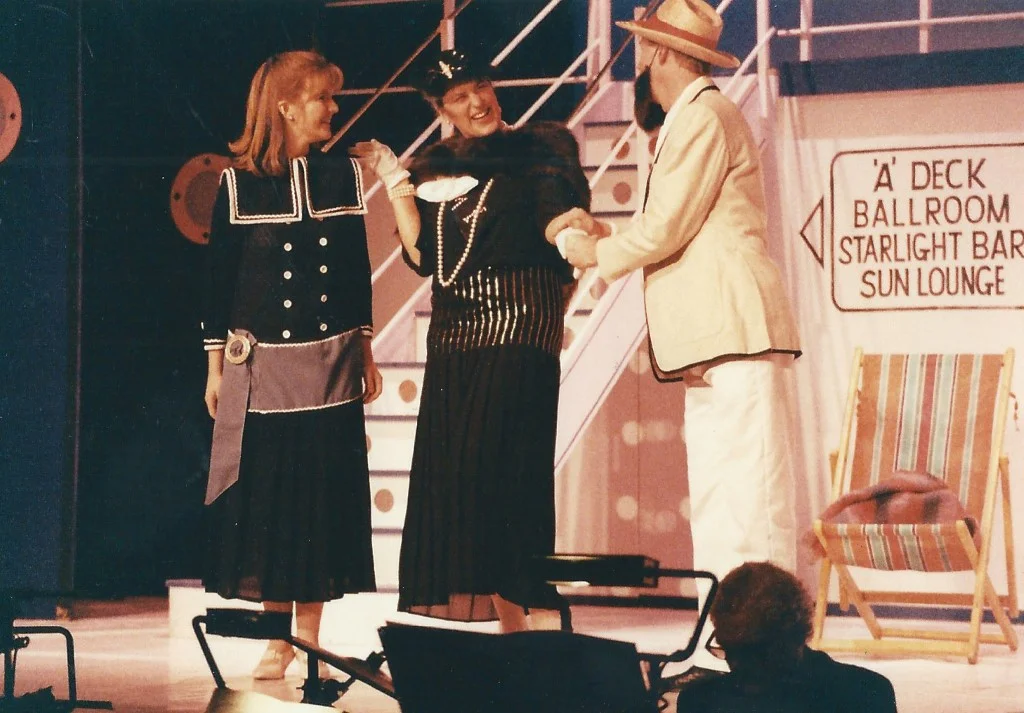 phoenix-theatre-1992-anything-goes-passengers-greet-on-deck-sun-lounge.jpg