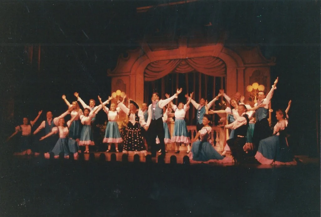 phoenix-theatre-1992-old-time-music-hall-finale-company-bow.jpg