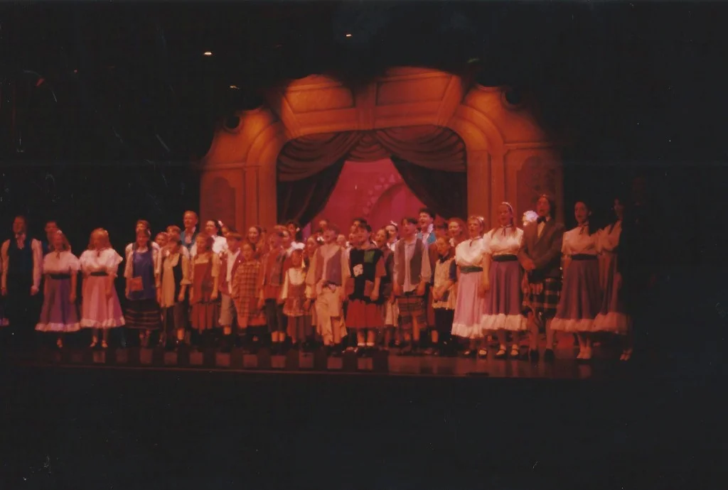 phoenix-theatre-1995-old-time-music-hall-extravaganza-finale-company-lineup.jpg