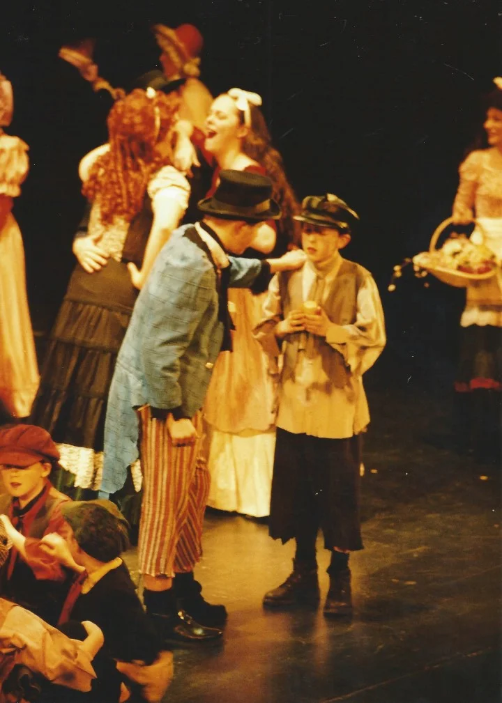 phoenix-theatre-oliver-2002-artful-dodger-meets-oliver.jpg