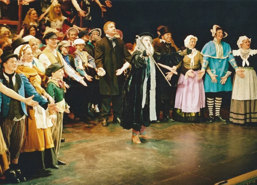 phoenix-theatre-oliver-2002-company-bows-finale-curtain-call.jpg