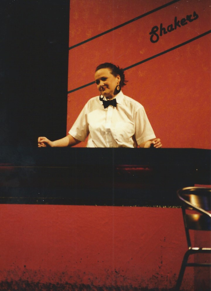 phoenix-theatre-2004-shakers-behind-bar-pause.jpg