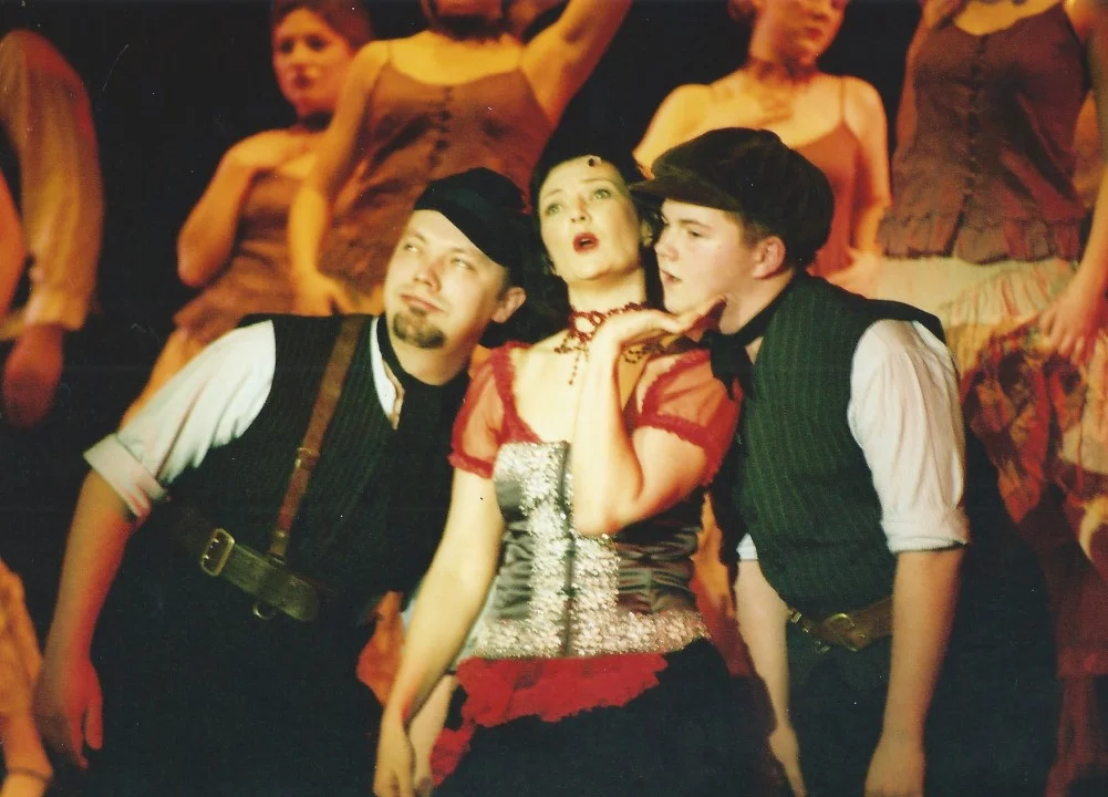 phoenix-theatre-jekyll-and-hyde-2006-lucy-red-rat-with-two-men.jpg