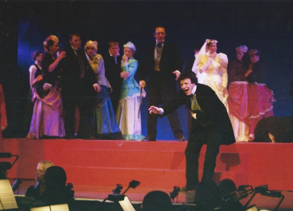 phoenix-theatre-jekyll-and-hyde-2006-the-wedding-scene-jekyll-staggers.jpg
