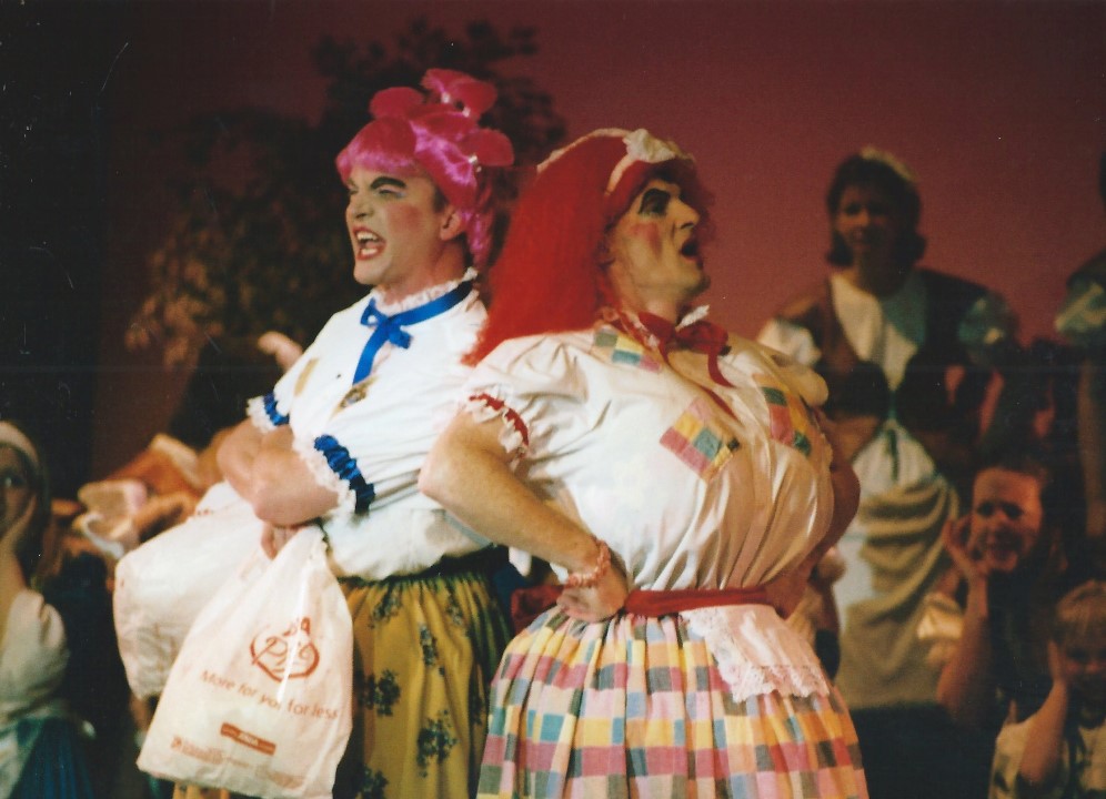 phoenix-theatre-2006-snow-white-comedy-dames-pink-wigs-onstage.jpg