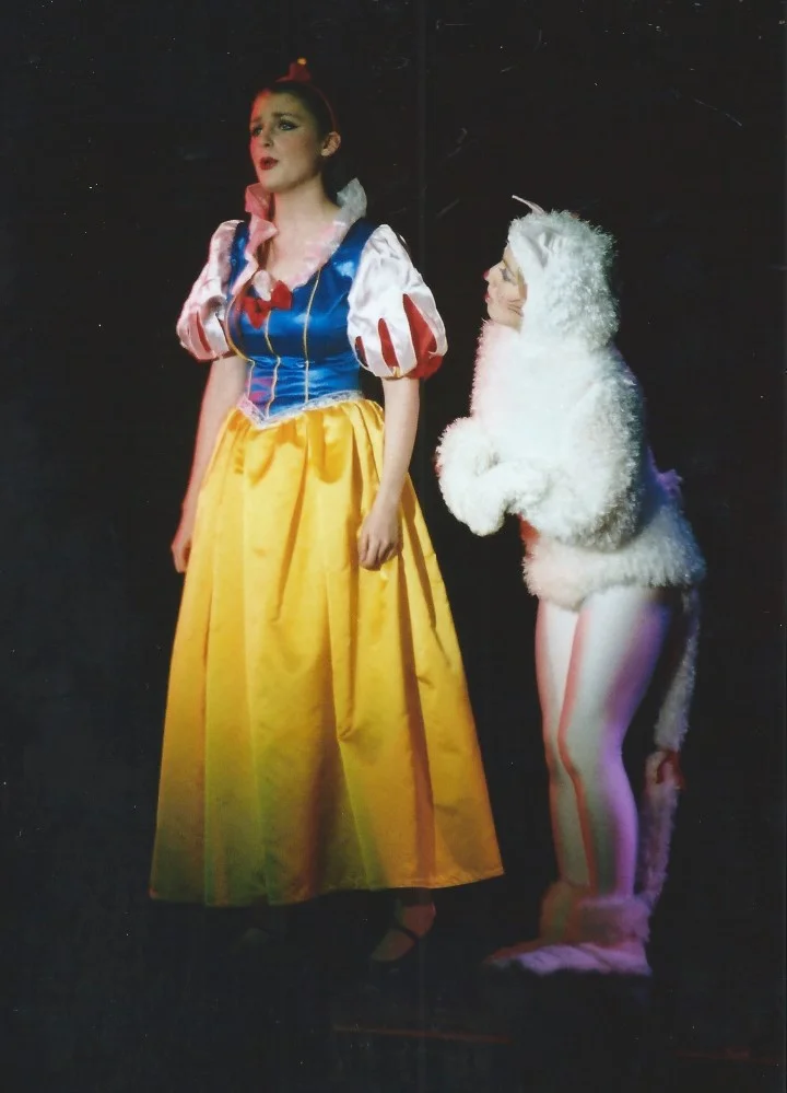 phoenix-theatre-2006-snow-white-and-cat-onstage.jpg