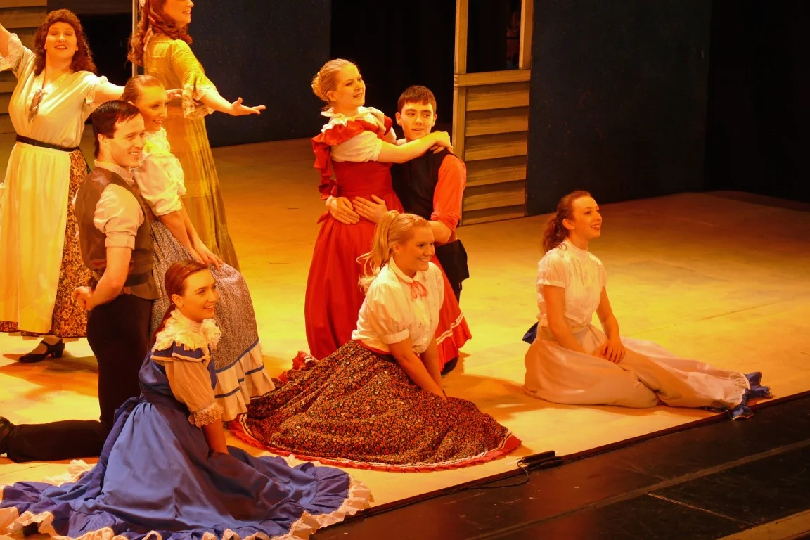 phoenix-theatre-2008-carousel-chorus-kneeling-pose.jpg