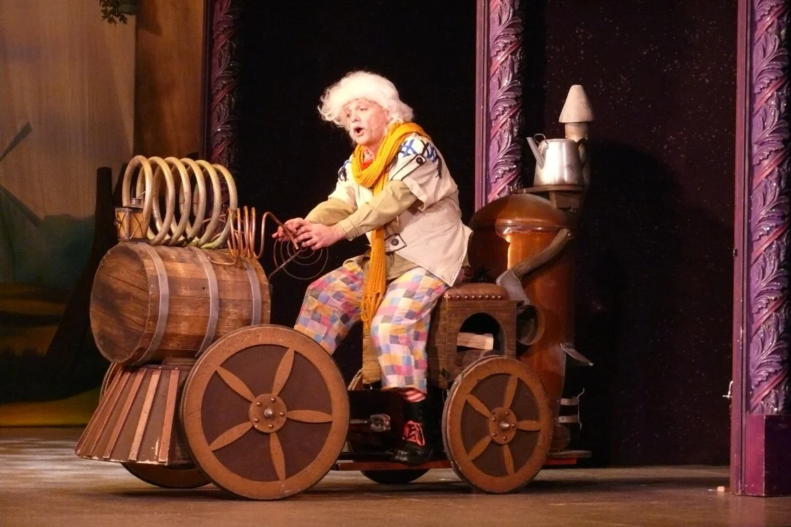 phoenix-theatre-2012-beauty-and-the-beast-maurice-invention-cart.jpg