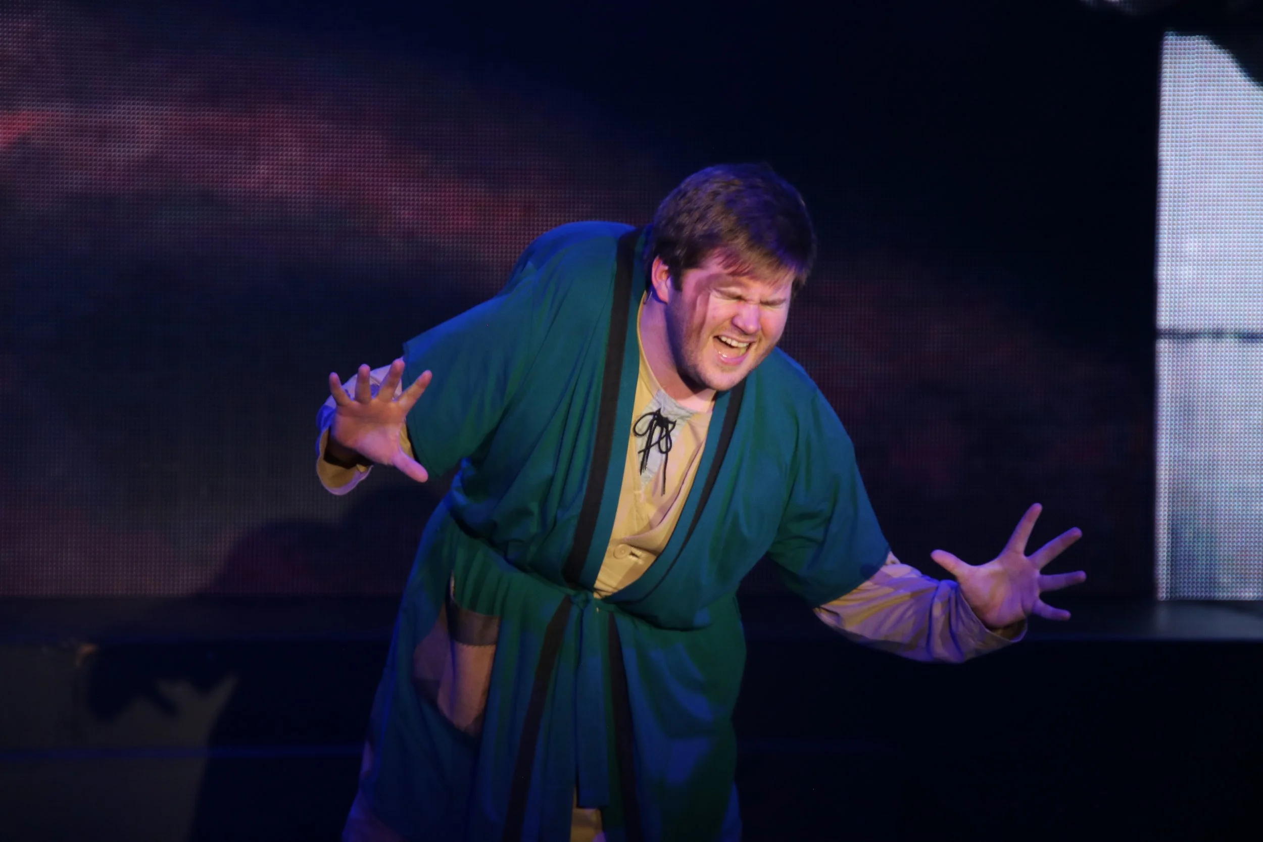 hunchback-of-notre-dame-2022-quasimodo-anguished-solo-green-robe-phoenix-theatre-aberdeen-arts-centre-aberdeen-scotland.jpg