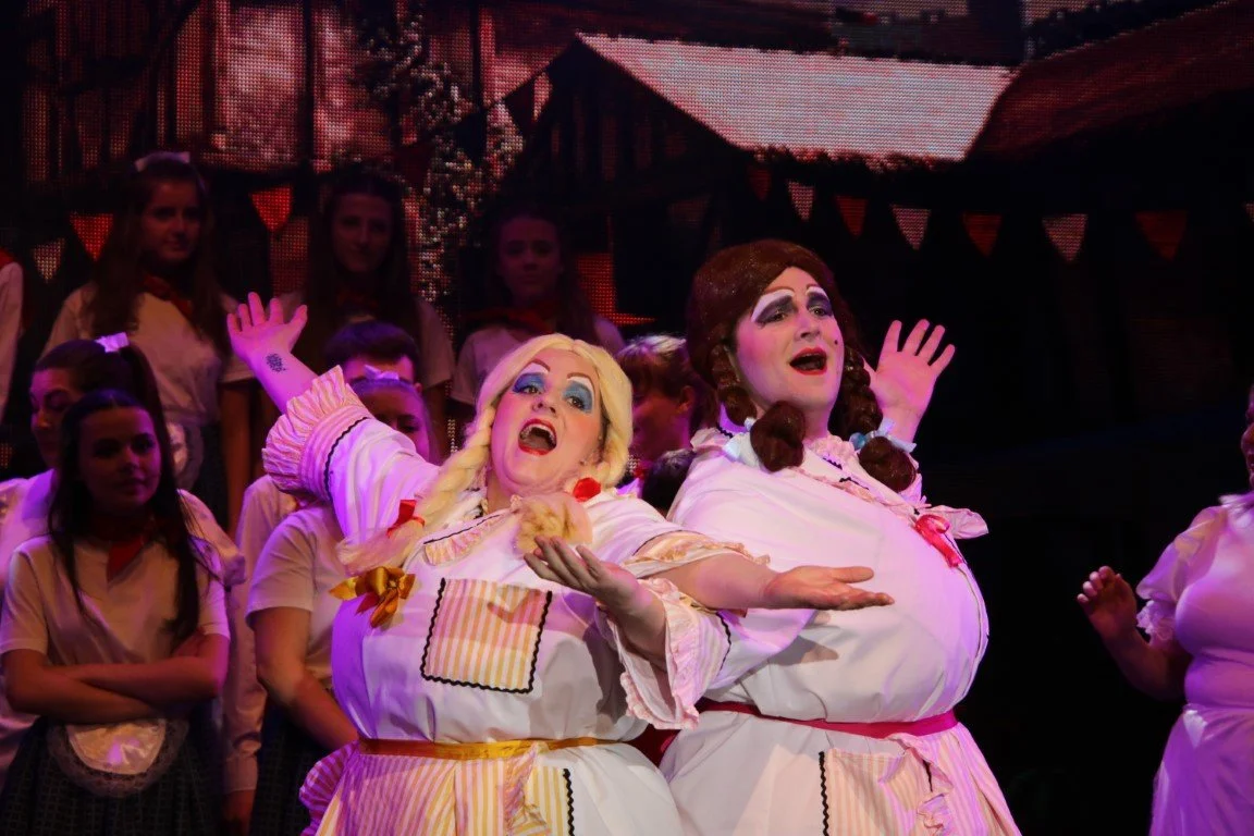 phoenix-theatre-phoenix-youth-theatre-snow-white-2022-pantomime-dames-comedy-duet-aberdeen-arts-centre-aberdeen-scotland.jpg