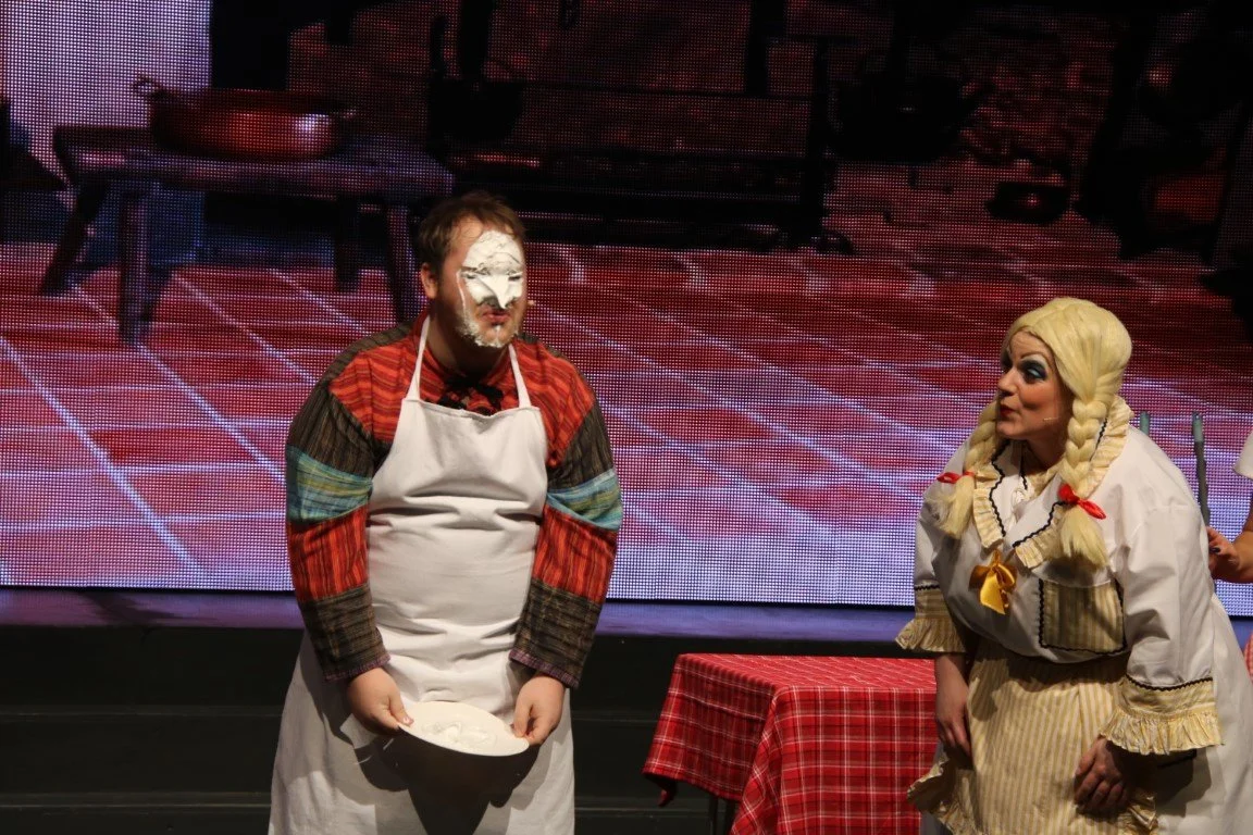 phoenix-theatre-phoenix-youth-theatre-snow-white-2022-pie-in-the-face-kitchen-gag-aberdeen-arts-centre-aberdeen-scotland.jpg