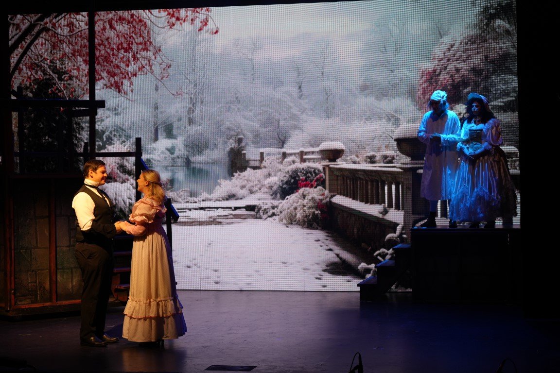 scrooge-2023-young-couple-snowy-garden-observers-on-balcony-aberdeen-arts-centre.jpg