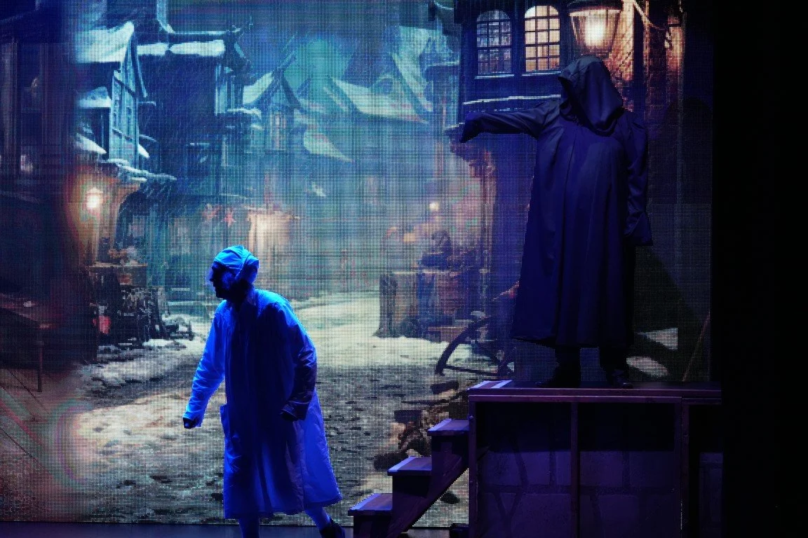scrooge-2023-ghost-of-christmas-yet-to-come-points-snowy-street-phoenix-theatre-aberdeen.jpg