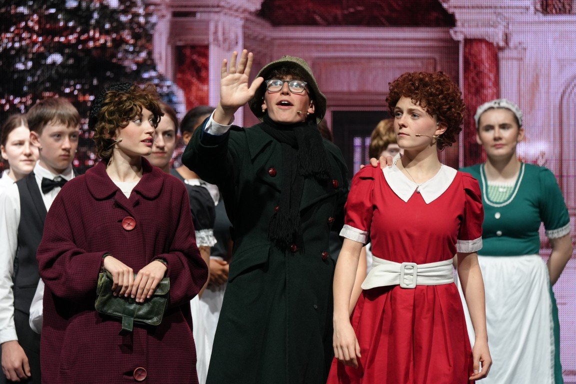 phoenix-youth-theatre-annie-2025-rooster-lily-disguised-as-mudges-confront-annie.jpg