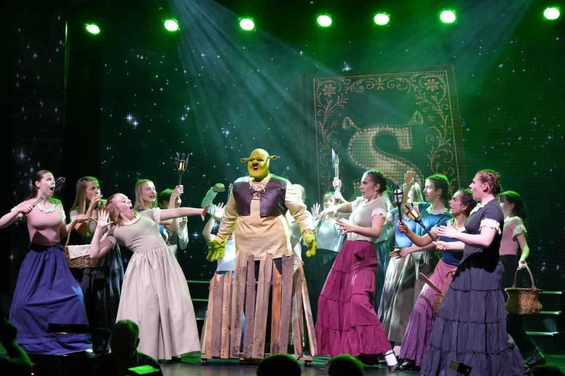 phoenix-theatre-shrek-the-musical-2025-aberdeen-shrek-villagers-mob-075.jpg