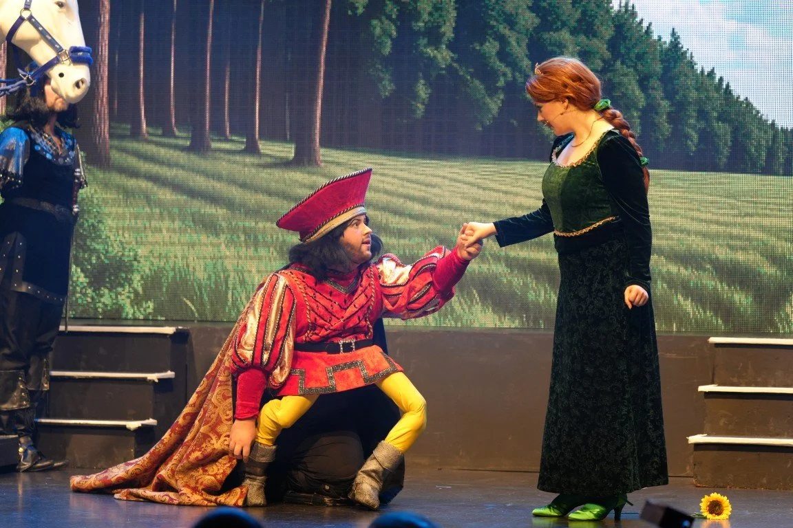 phoenix-theatre-shrek-the-musical-2025-aberdeen-lord-farquaad-proposal-to-fiona-795.jpg