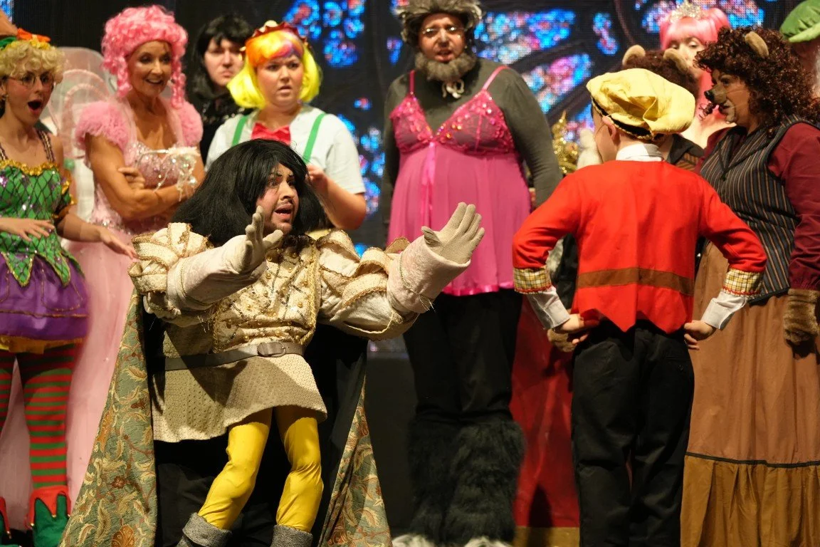 phoenix-theatre-shrek-the-musical-2025-aberdeen-lord-farquaad-addresses-fairytale-creatures-1015.jpg