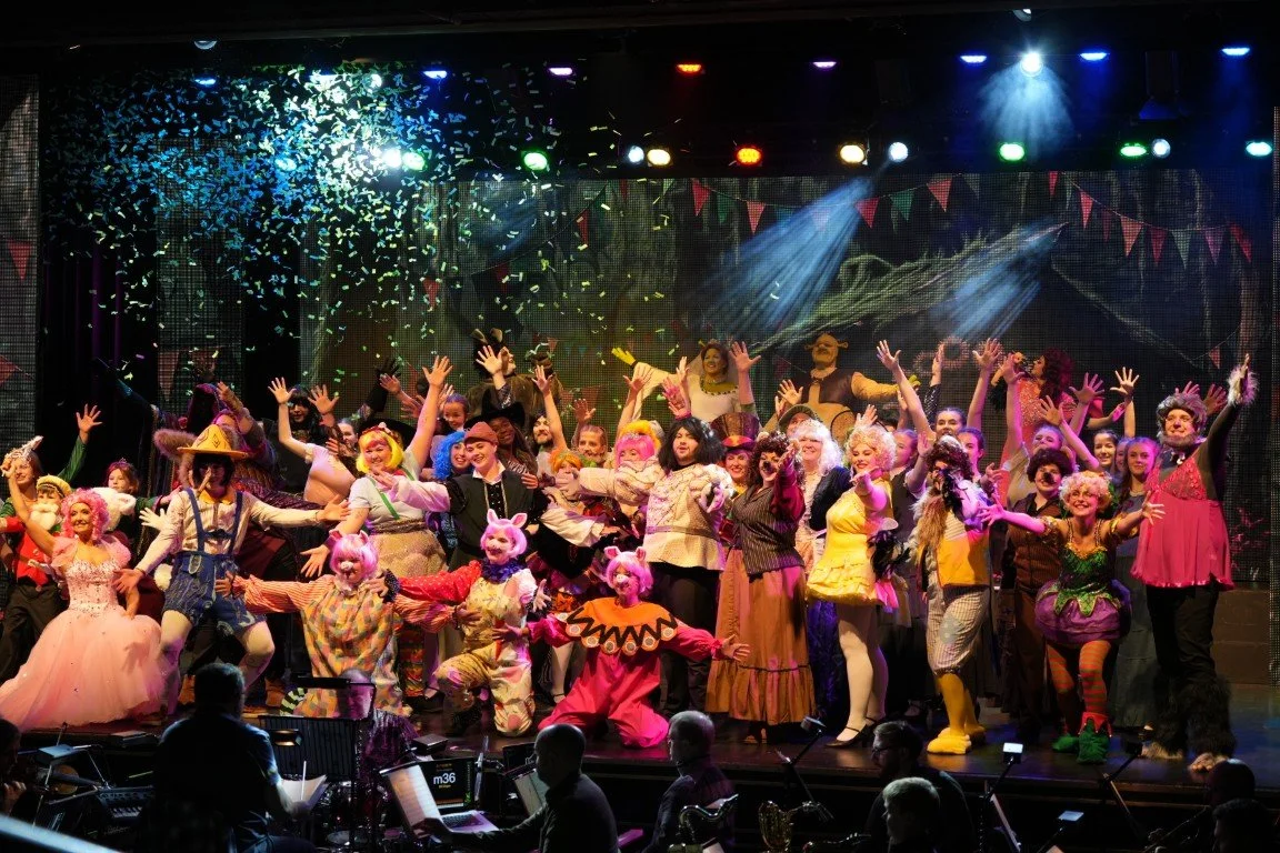 phoenix-theatre-shrek-the-musical-2025-aberdeen-full-cast-finale-confetti-1204.jpg