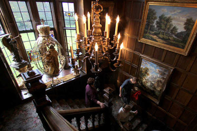The oak staircase is one of the features Chester Thorne brought to his American lake castle from a 400-year-old Elizabethan manor he purchased in England in 1907. (Photos by Janet Jensen/Staff Photographer)