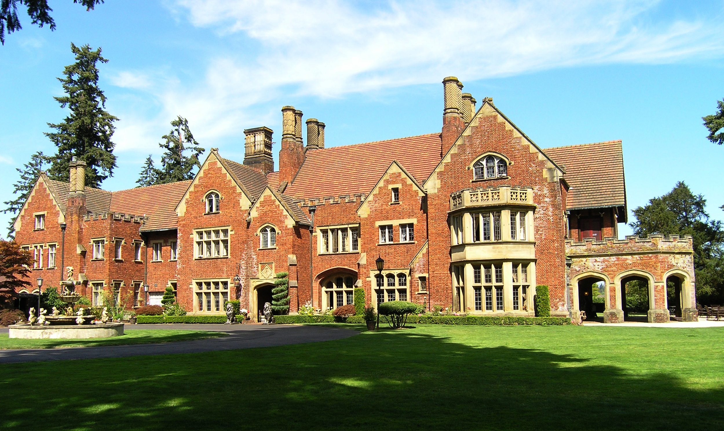 Thornewood Castle Front Image