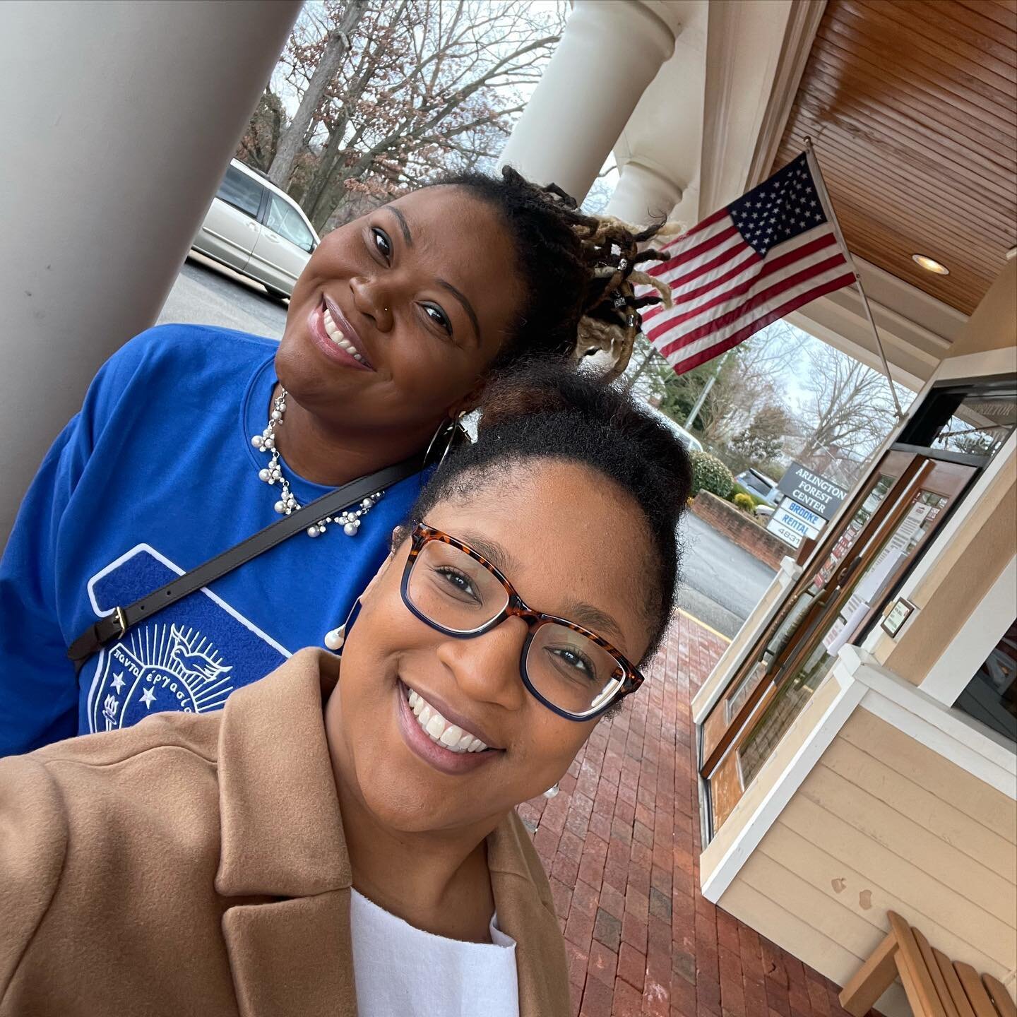 Out for a #finer lunch with my sister @sixfourunicorn!

#zetaphibeta #finerwomanhood #sisterlove #zphib2021