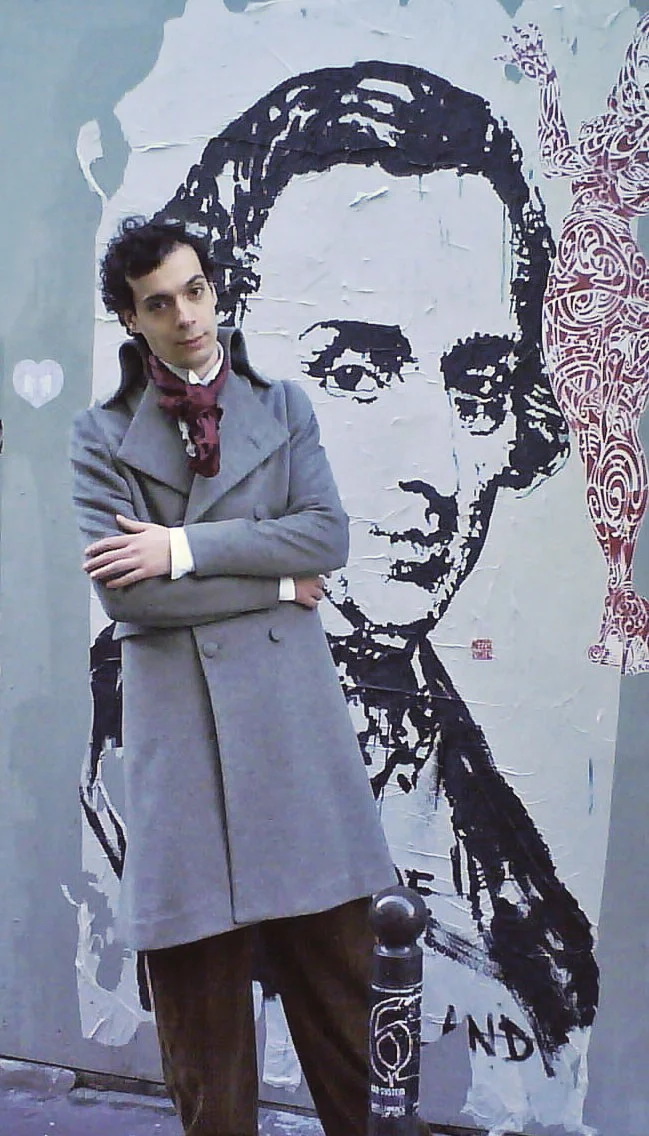 Le-Dandy_Standing.jpg