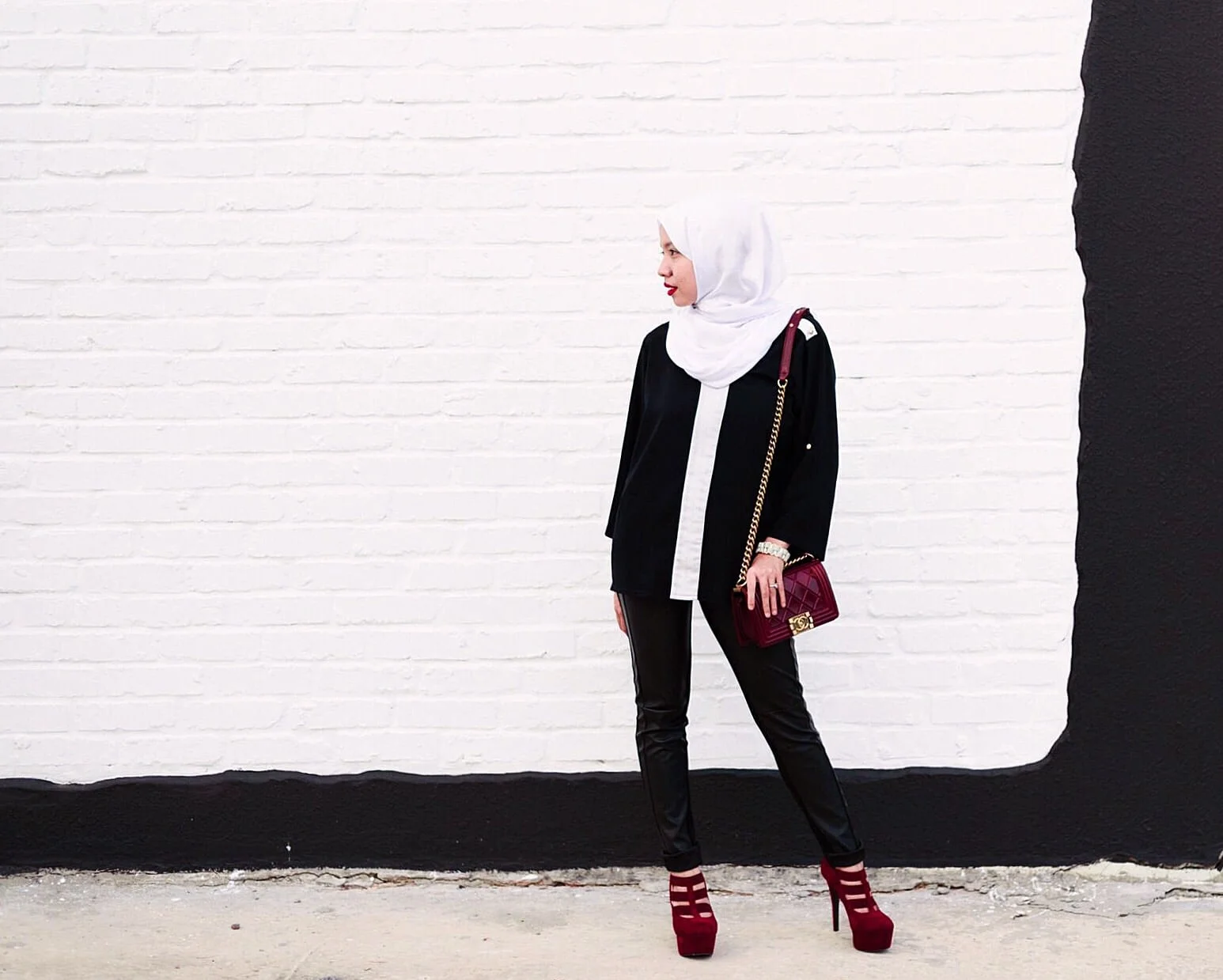 Oooops sorry. No picture of my new hairdo. But here is a picture of my ootd in front of the shop. Hehe.