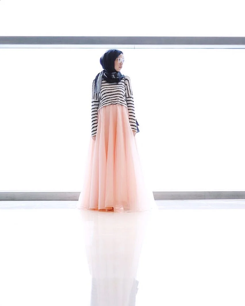 Wearing Ophelia Skirt by @aere and specs by @mediumrare