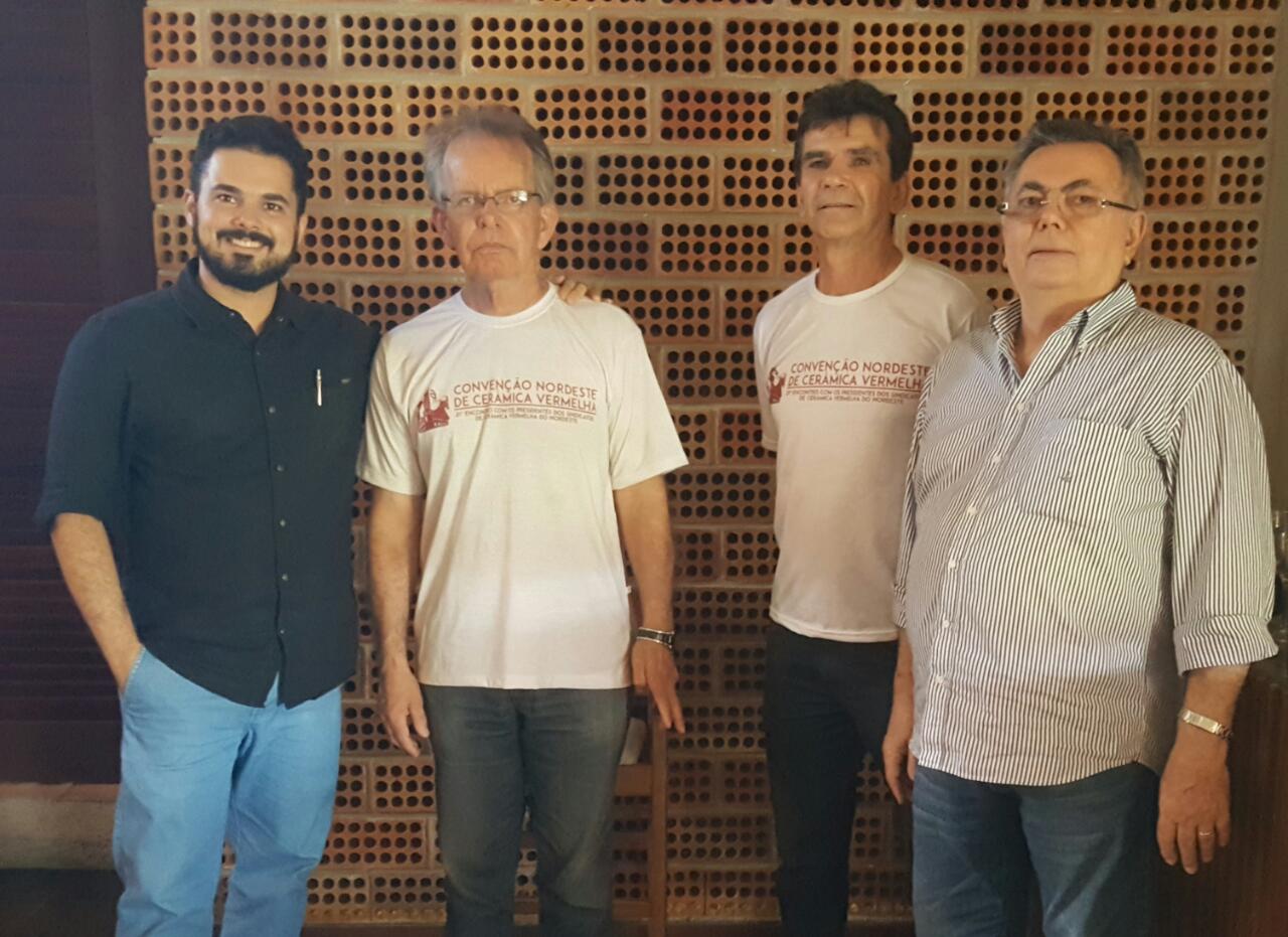 Jorge Espíndola em almoço com ceramistas da Paraíba