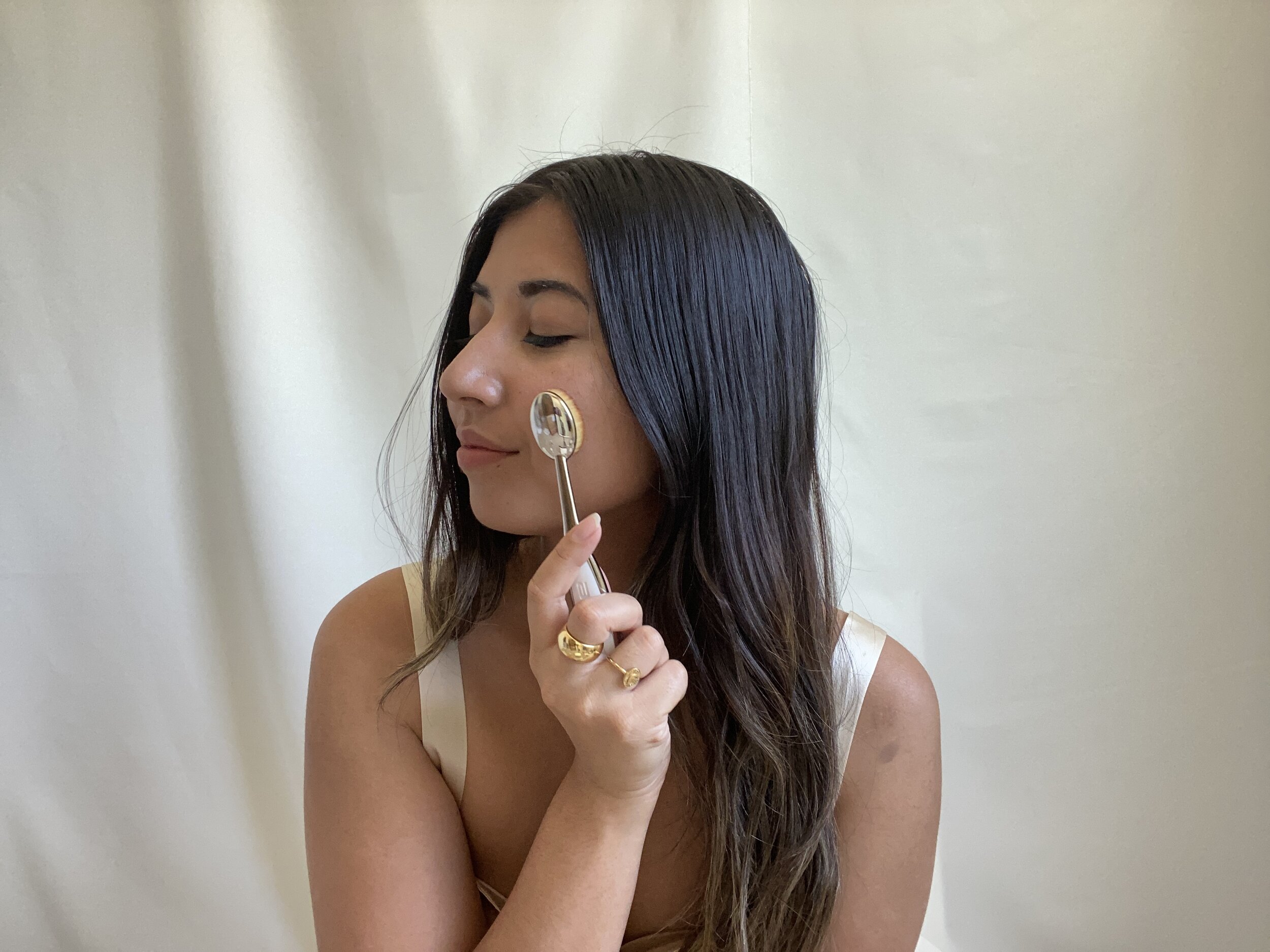 (Shelf) Love: Artis Oval Brush &amp; Hyaluronic Acid Mask Review