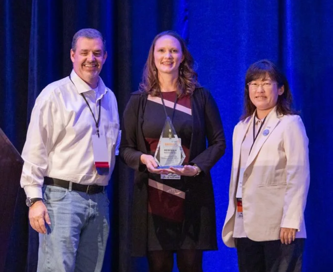 Dr. Gundry receives the 2025 ASBMB Molecular &amp; Cellular Proteomics (MCP) Lectureship Award at the Society for Glycobiology Annual Meeting.