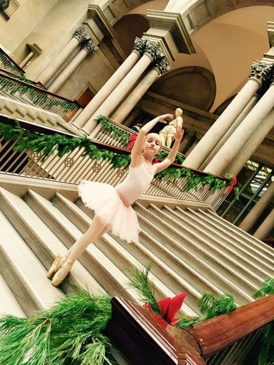 Liv on the Chicago Art Institute Steps