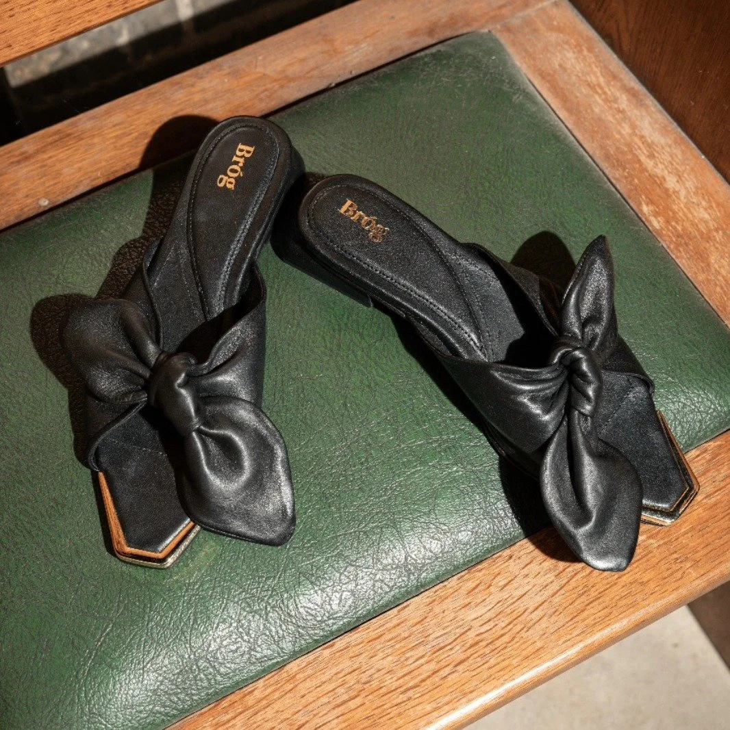 The @thebrogshoes - Fiona in black is my favourite. 

Super elegant with the gold touches. Pretty much a go to for any occasion. 
.
.
.
.
.
#shoesoftheday #shoeporn #luxuryshoes #ootd #womensshoes #styleinspo #styleblogger #shoefetish #jameshillmanfa