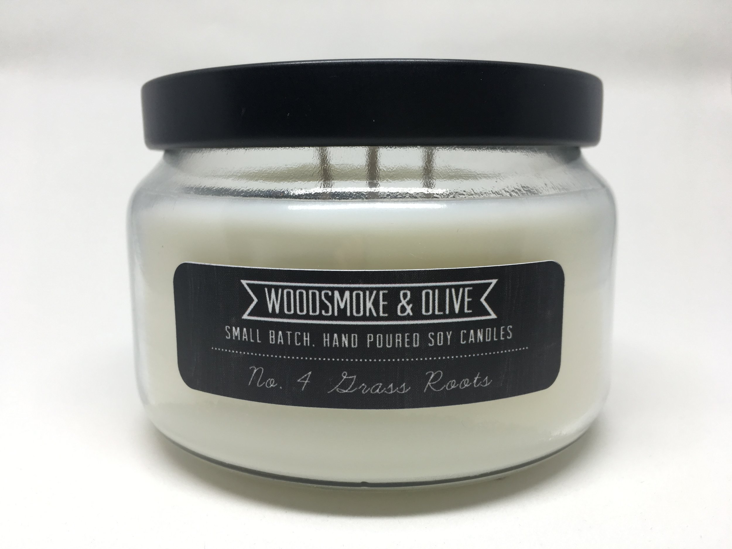 No. 4 Grass Roots No. 4 Grass Roots smells like fresh morning dew that settles on blades of grass. The perfect combination of earthy and fresh. Pthalate-free. Available in 9 oz Burn Time: approx. 36 hours.