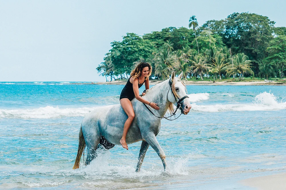 Juliana Sliwowska in Punta Cocles, riding bareback with Magnus.