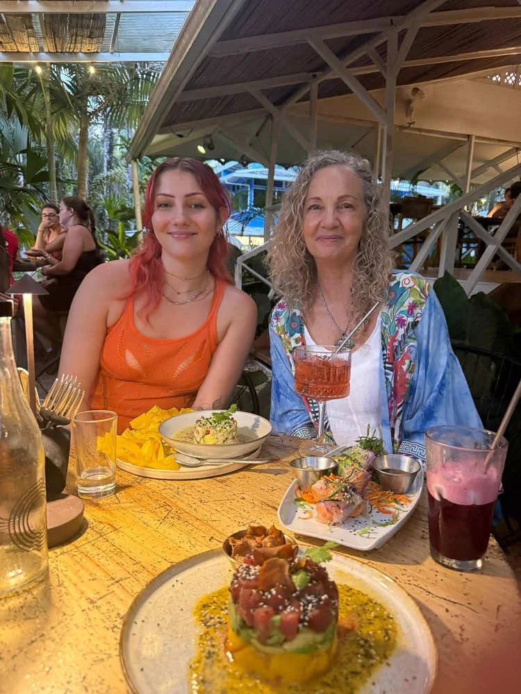 Cocles, at Spicy Coconut (Eve, Terry)