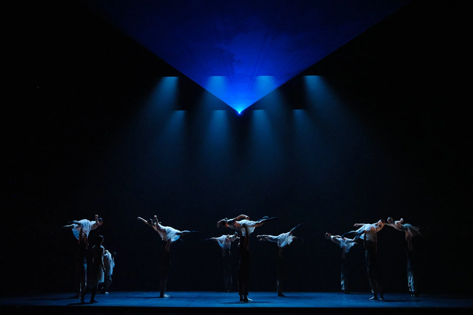 les-grands-ballets-canadiens-nebe-2024-photographe-sasha-onyshchenko-groupe.jpg