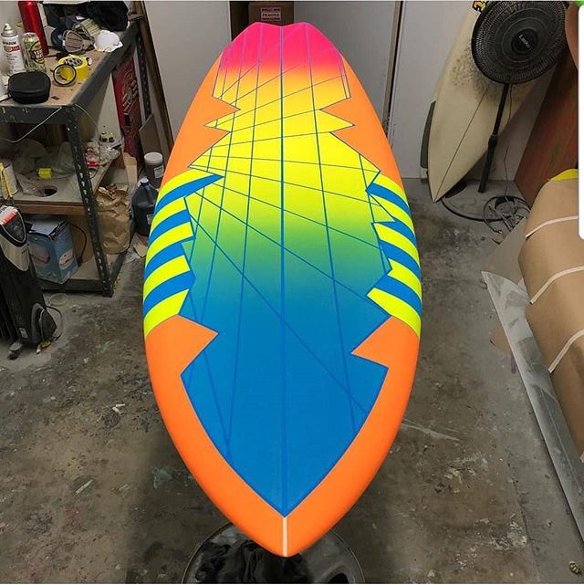 @mr._martz spent a month one day taping off this Eighties revival custom order. @watermansguild @surfboardsbyclutch @greggae13 @usblanks