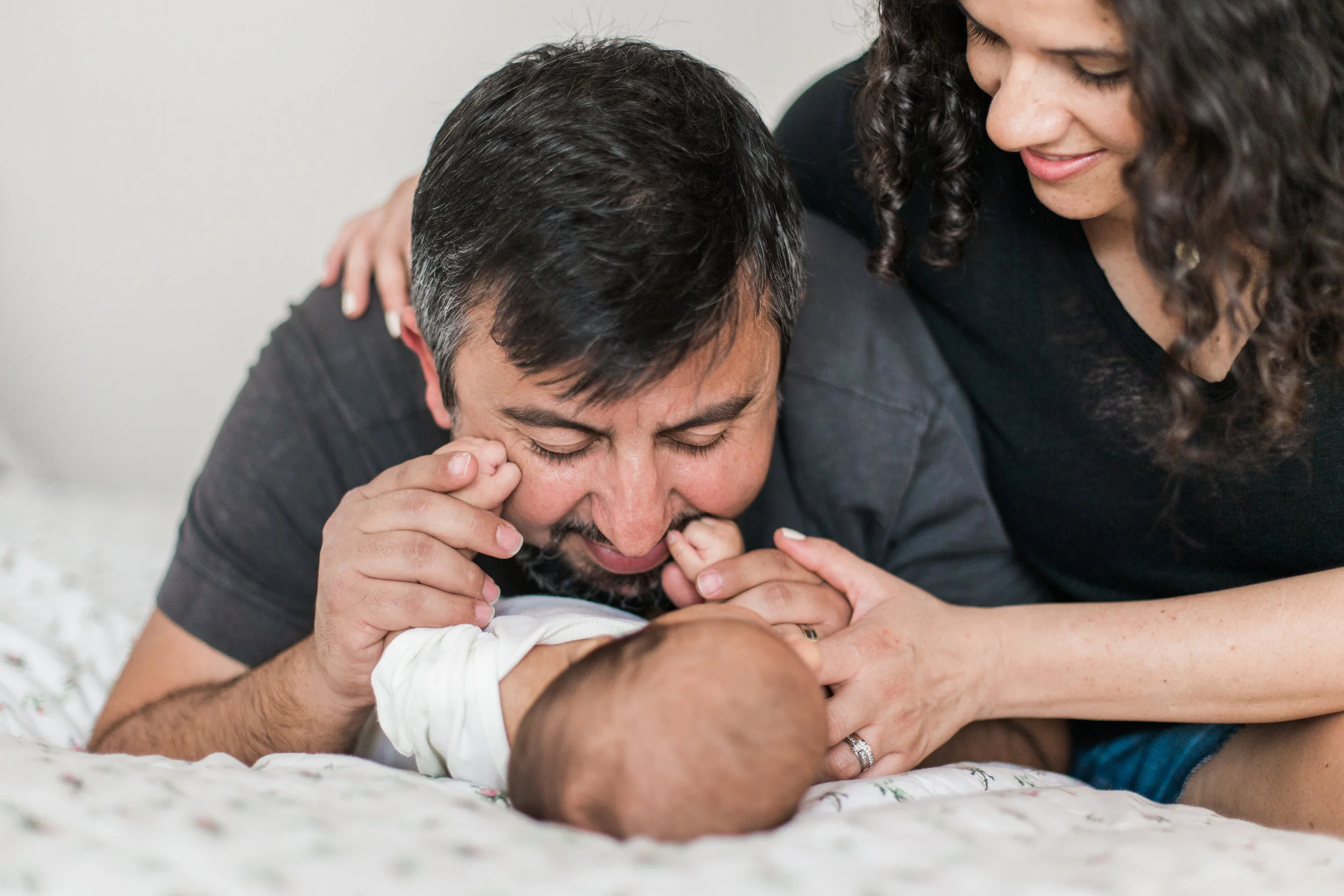 Newborn/family lifestyle photography session at home in Florida