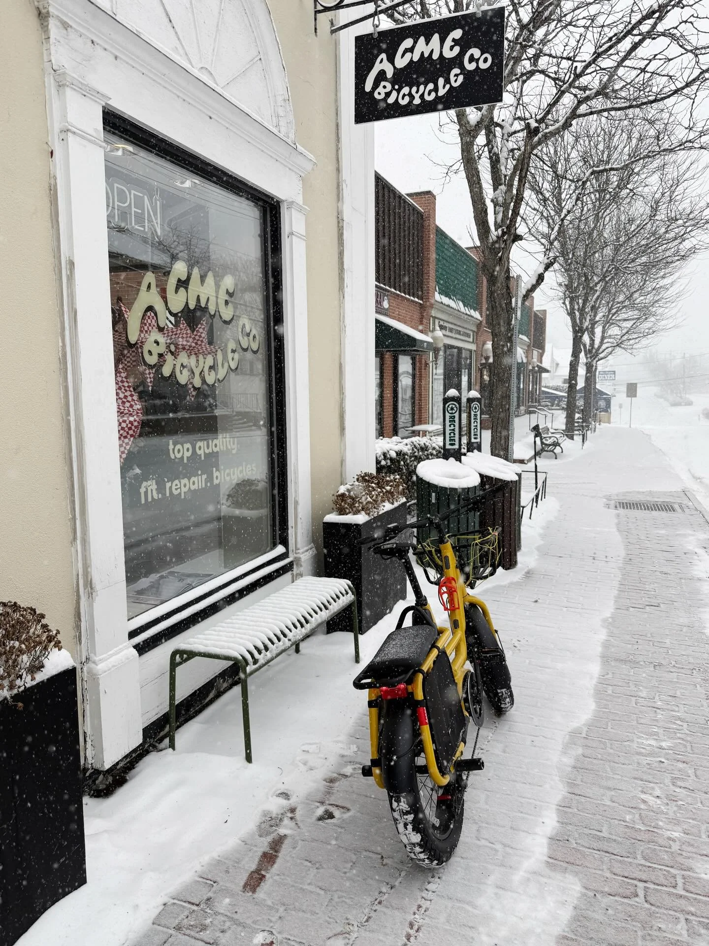 Fun snow weekend ❄️
Katonah is open today &mdash; come say hi!

Katonah: Tues&ndash;Sat, 10&ndash;5
Fitting, sales, and full service repair 🚲

Brooklyn: By appointment only

Fitting slots available at both locations!
Head to the booking page to grab