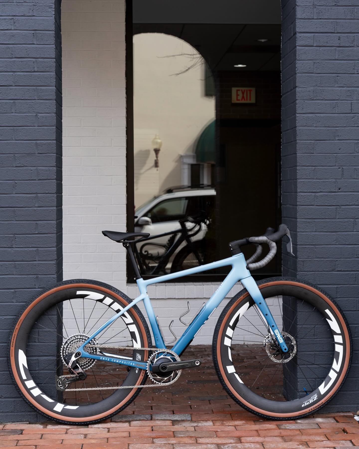 New bike day @envecomposites. Fit and build by ACME 🚲

ENVE Mog 
SRAM Red XPLR 
Zipp 303 XPLR SW 
Pirelli Cinturato H Tires 
Silca Cages 
Specialized S-works Power Mirror Saddle.

Custom paint by @probikedesign 🌀